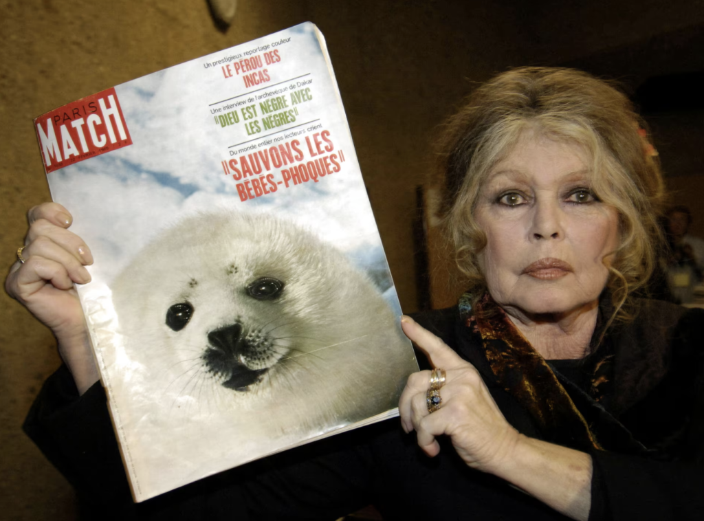 Brigitte Bardot en su juventud, símbolo de libertad y activismo animal