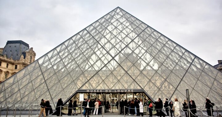 El Louvre reabre completamente tras la suspensión de la huelga de los trabajadores