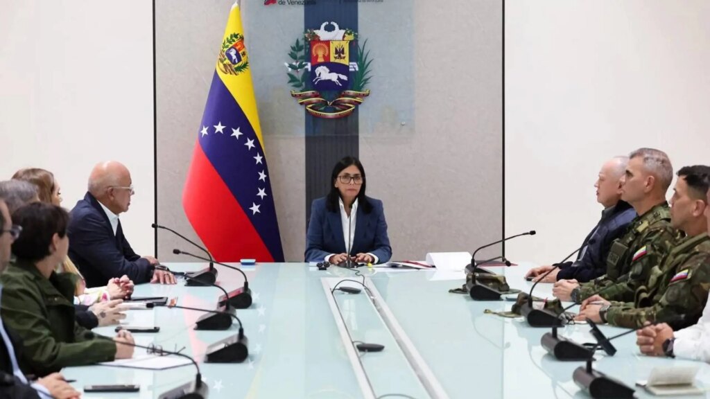 Delcy Rodríguez asumirá el poder bajo la lupa de un Trump que exige cambiar el "rumbo" y frustra a la oposición venezolana