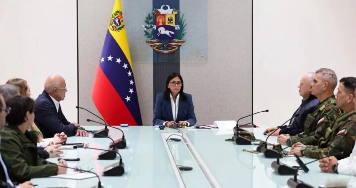 Delcy Rodríguez asumirá el poder bajo la lupa de un Trump que exige cambiar el "rumbo" y frustra a la oposición venezolana