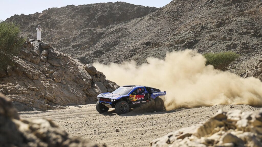 Ekström gana la etapa 7 del Dakar, Sainz y Nani Roma recortan a Al-Attiyah; Benavides repite triunfo y Schareina pierde terreno