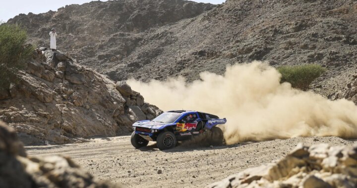 Ekström gana la etapa 7 del Dakar, Sainz y Nani Roma recortan a Al-Attiyah; Benavides repite triunfo y Schareina pierde terreno
