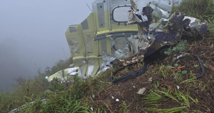 Indonesia halla "varias piezas" del avión desaparecido el sábado con diez personas