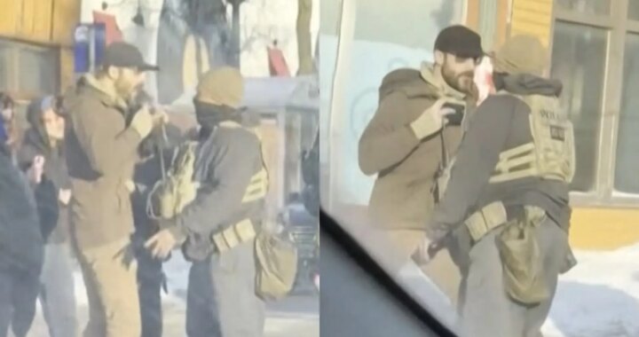 Los vídeos del asesinato de un hombre en Minneapolis a manos del ICE: defendió a dos personas y llevaba un móvil, no un arma