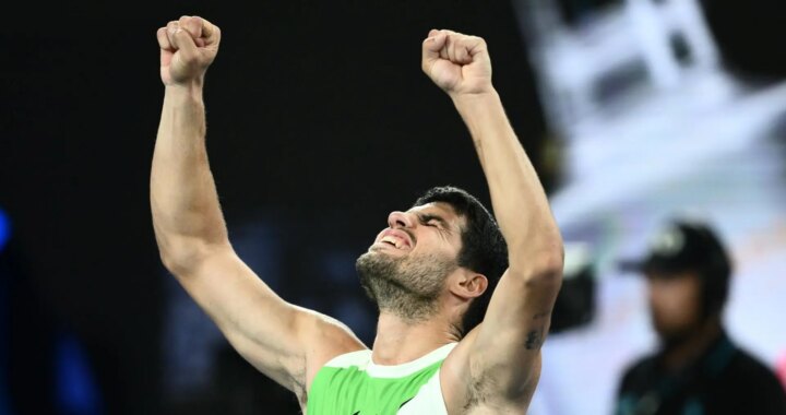 Carlos Alcaraz arrasa a De Miñaur y llega por primera vez a las semifinales del Open de Australia donde se medirá a Zverev