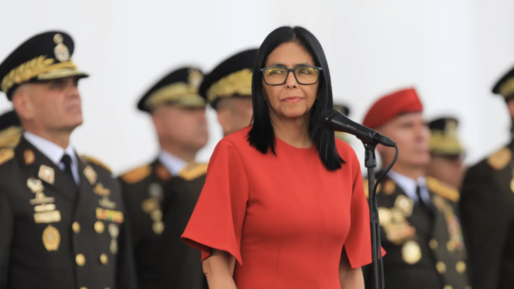 Delcy Rodríguez se abre al diálogo con "el extremismo" de su país y recibe la lealtad “absoluta” de las Fuerzas Armadas como comandante en jefe