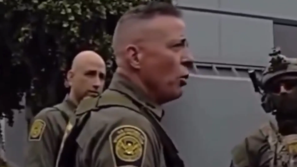 El vídeo en el que el líder del ICE se dirige a sus hombres antes de las redadas: "Arrestad a quien os toque, esta es nuestra ciudad"