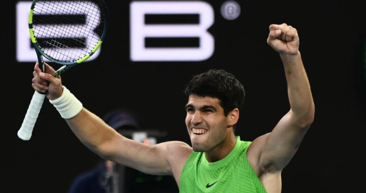 Carlos Alcaraz se mete en su primera final del Open de Australia tras un agónico partido ante Zverev