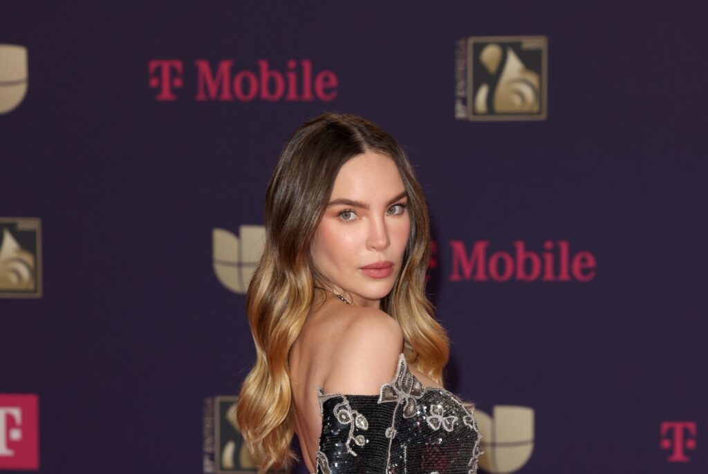 Belinda reveló su nuevo look para la serie Carlota