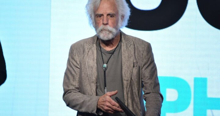 Bob Weir, guitarrista y cofundador de Grateful Dead, fallece a los 78 años