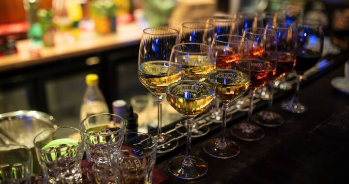 La OMS alerta de que los bajos impuestos al alcohol y a las bebidas azucaradas disparan los riesgos para la salud | Salud y bienestar