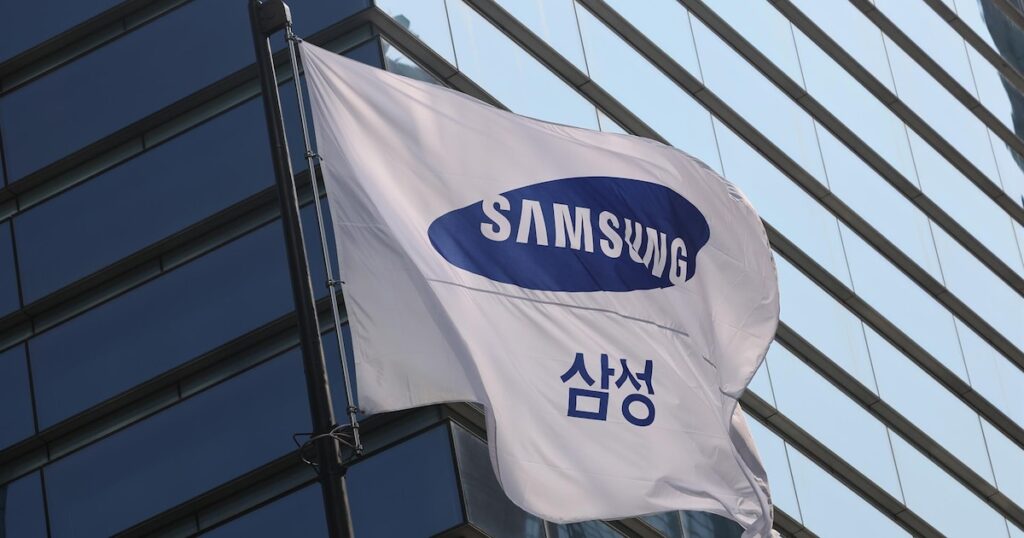 La multinacional coreana Samsung Electronics gana 25.850 millones de euros en 2025, un 31,8% másImpulsada por el sólido desempeño de sus divisiones de semiconductores y electrónica de consumo, la firma asiática incrementó ventas y rentabilidad en 2025, superando ampliamente las previsiones y duplicando beneficios en el último trimestre respecto al año anterior
