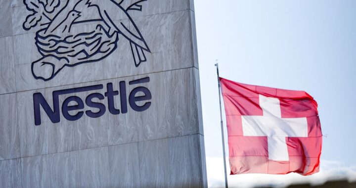 ¿Por qué Nestlé ha tenido que retirar leche en polvo para lactantes en más de 45 países? | Salud y bienestar
