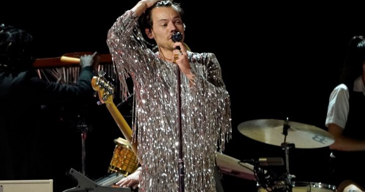Harry Styles revela cómo un corte de pelo lo llevó a un momento histórico en el Vaticano