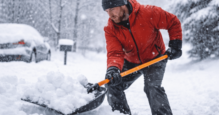 ¿Es peligroso palear nieve? Qué dice la ciencia sobre los riesgos para la salud