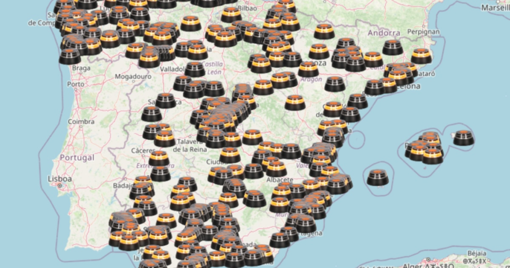 La DGT alimenta la desconfianza en las balizas V16: un fallo deja expuestas en internet las ubicaciones reales de conductores con incidencias en carreteraUn error en la configuración de accesos permitió que motores de búsqueda indexaran el mapa con incidencias reales