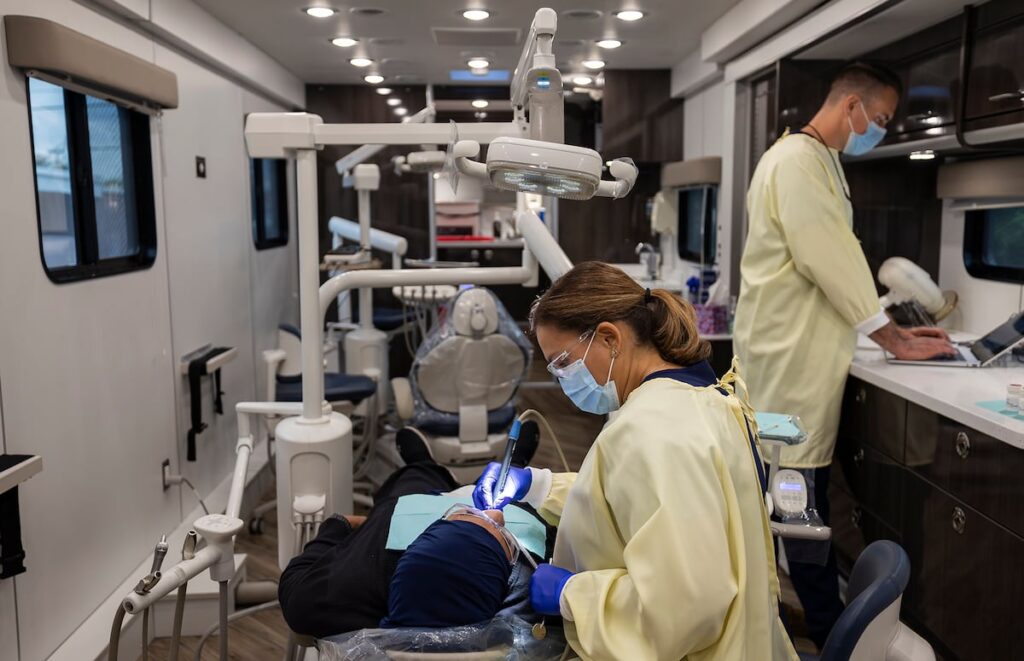 Dime cómo tienes tus encías y te diré cómo estás de salud: la periodontitis como señal de alarma más allá de la boca | Salud y bienestar
