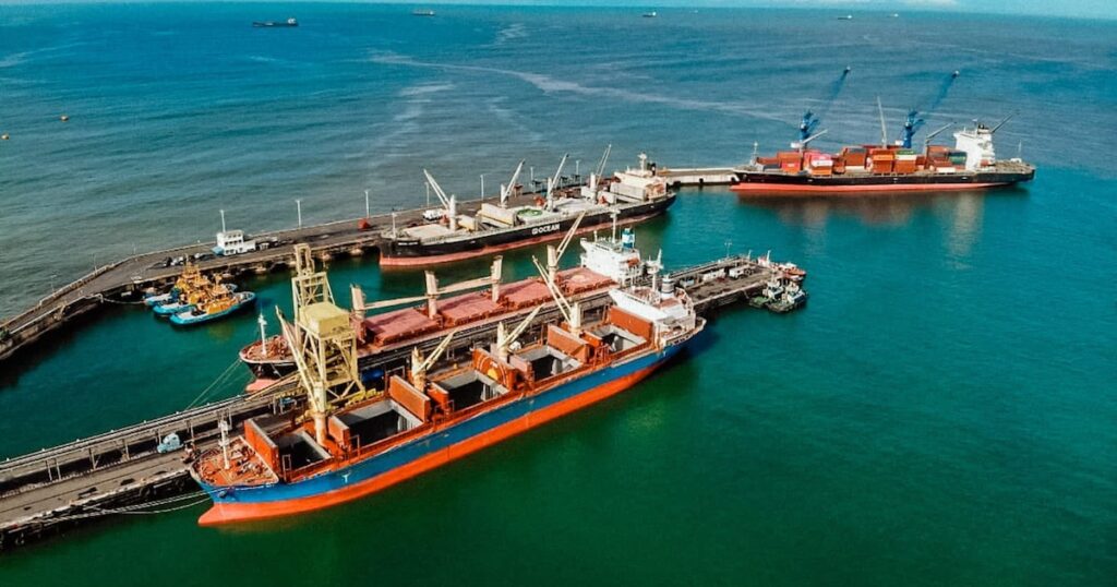Los productos electrónicos de China golpean el comercio local de El SalvadorEl aumento en la importación de dispositivos tecnológicos provenientes de China, especialmente teléfonos móviles, ha impactado negativamente al comercio local salvadoreño, según cifras del Banco Central de Reserva.