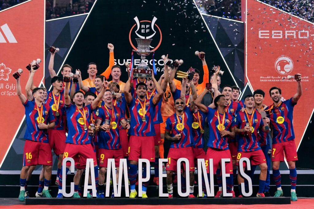 El Barça tumba a un digno Real Madrid y levanta la Supercopa