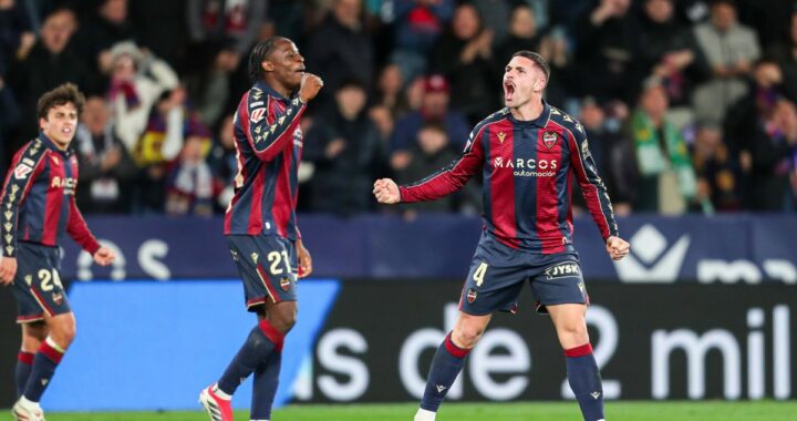 El Levante logra en el descuento frente al Elche su primera victoria en casa de esta temporada