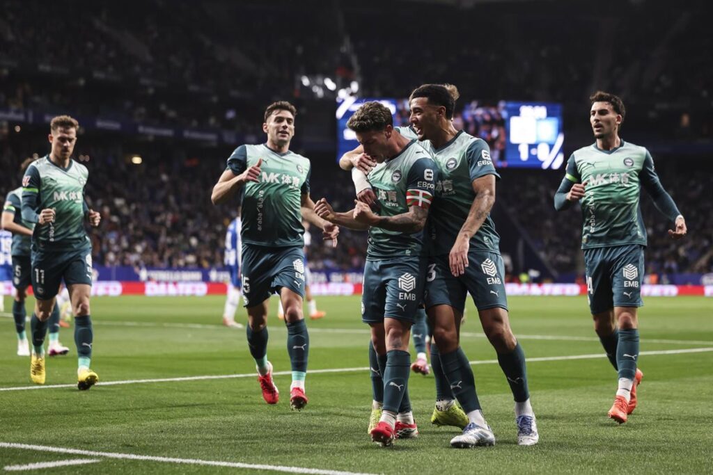 El Alavés despega y deja tocado al Espanyol