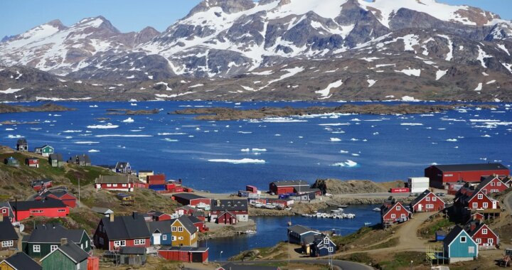 La UE prepara "represalias" en caso de ataque a Groenlandia mientras EEUU rebaja ahora su amenaza a un plan de "compra" de la isla