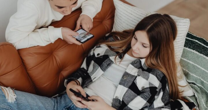 Los diputados franceses aprueban prohibir las redes sociales a menores de 15 años