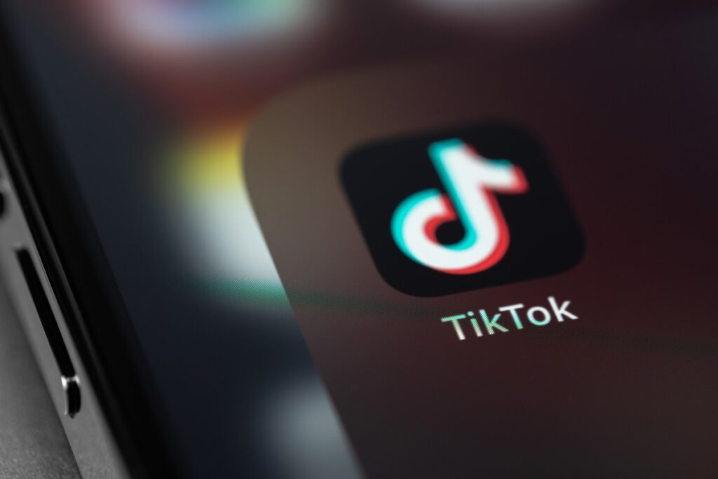 Usuarios reportan fallos en TikTok tras cambio de dueños