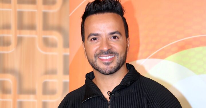 Captan a Luis Fonsi llorando durante el show del medio tiempo de Bad Bunny en el Super Bowl LX