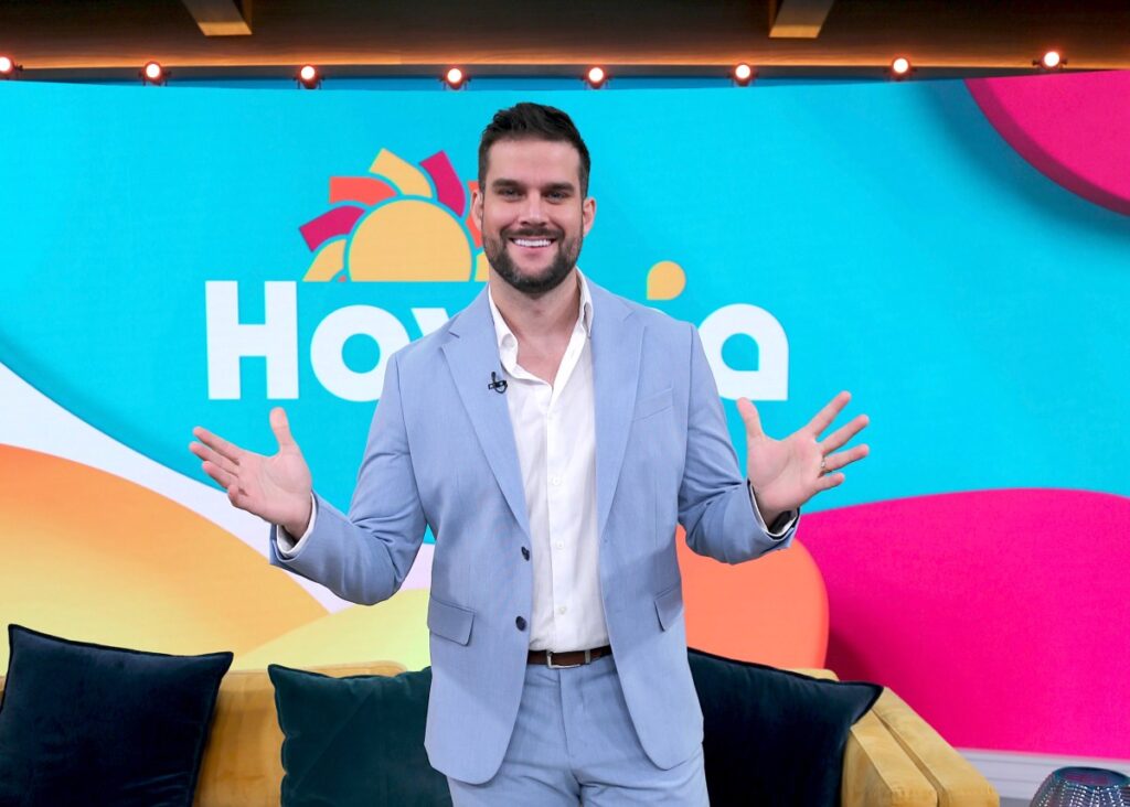 Clovis, conductor de “Hoy Día”, asegura que está soltero más no solo