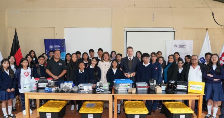 La vicepresidencia de Guatemala impulsa la entrega de kits científicos a estudiantes para fortalecer competencias tecnológicasLa acción conjunta entre el gobierno, la academia y una embajada europea busca promover el pensamiento crítico y la resolución de problemas a través de herramientas educativas innovadoras