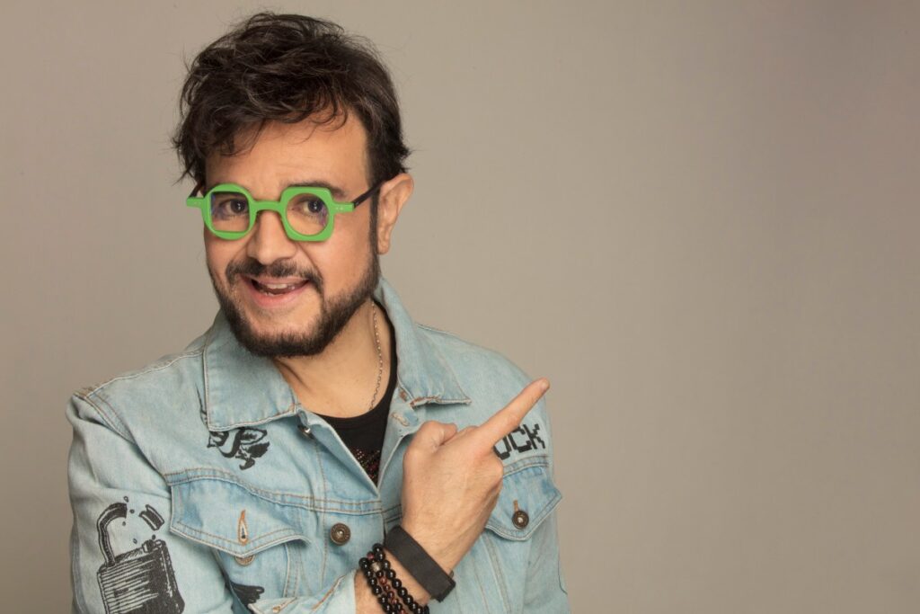Alek Syntek, 35 años de perseverancia