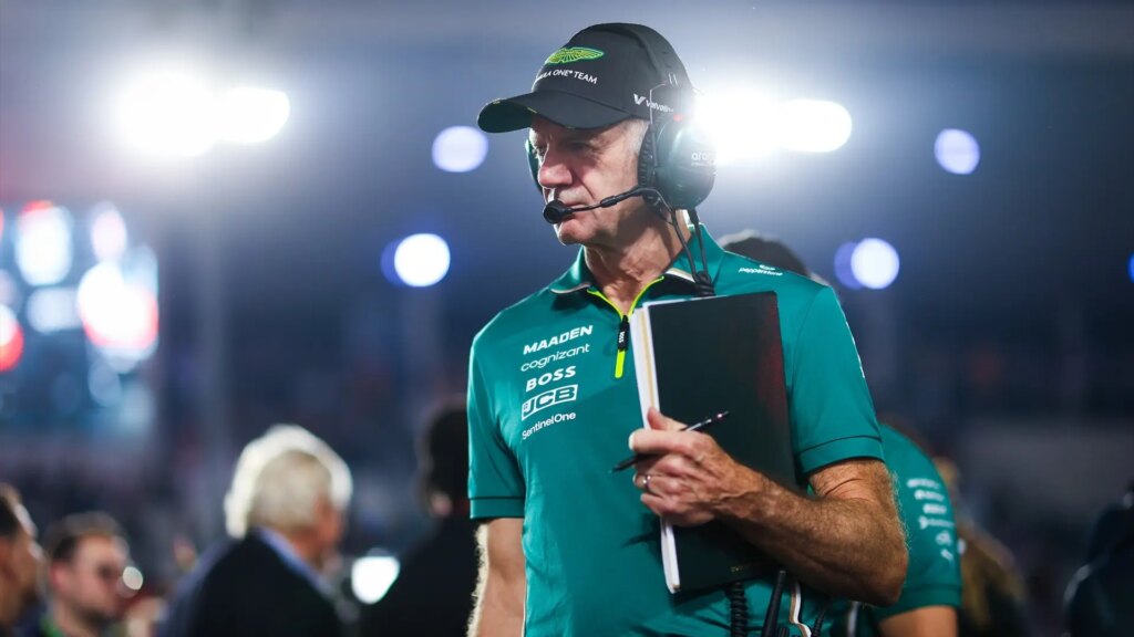 Adrian Newey, ingeniero estrella de Aston Martin: "El coche es muy compacto,mucho más de lo que se ha intentado antes aquí"