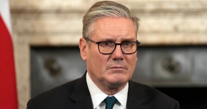 Starmer anuncia que buscará restringir el uso de redes sociales en menores de edad