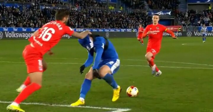 El surrealista penalti pitado en el Alavés - Real Sociedad, nunca visto en la Copa del Rey en 123 años: "Le ha faltado quitarle el GPS"