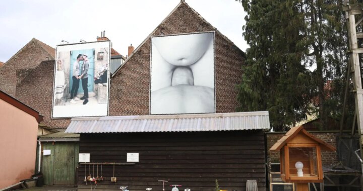 Escándalo en Bélgica por un mural con una cabeza entre unas piernas desnudas