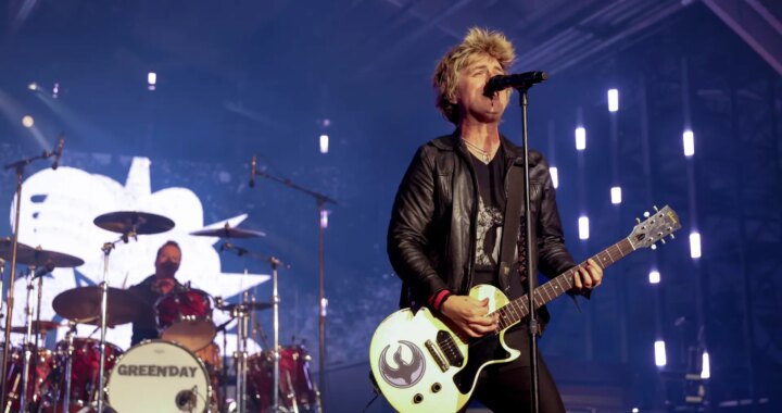 Green Day calienta el ambiente horas antes de la Super Bowl con un mensaje al ICE: "Deja tu trabajo de mierda"