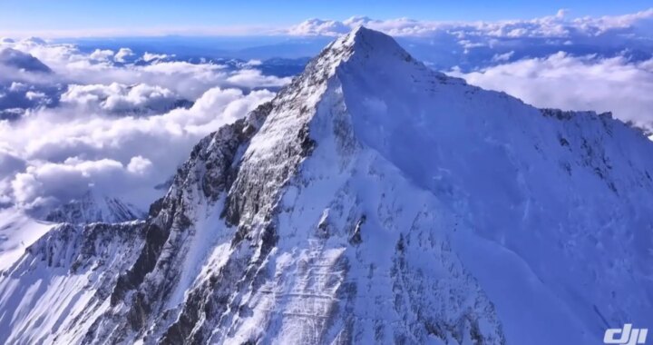 El espectacular vídeo grabado por un dron que te permite 'ascender' hasta la cima del Everest desde el sofá de tu casa