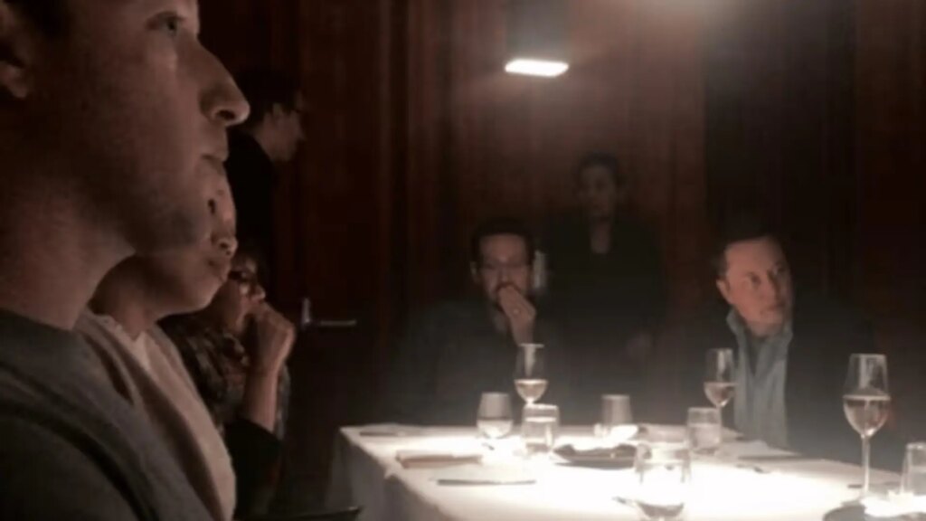 Difunden una nueva foto que muestra a Mark Zuckerberg y Elon Musk cenando con Jeffrey Epstein