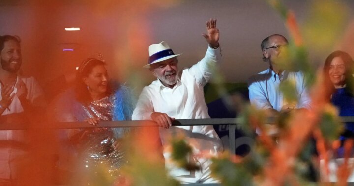 Los desfiles en el sambódromo de Río arrancan con un polémico homenaje a Lula