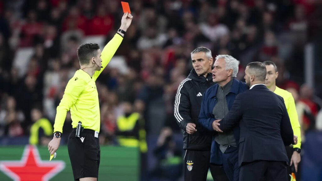 Mourinho evita mojarse sobre los insultos racistas y señala el arbitraje: "Él sabía a quién podía amonestar y a quién no"