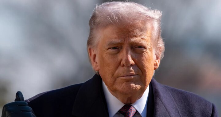 Trump dice que EEUU podría realizar "una toma de Cuba amistosa"