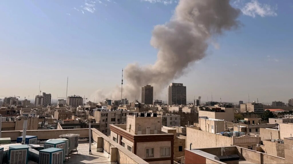 EEUU e Israel atacan Irán, en directo | Ataque masivo al régimen iraní y su programa nuclear: Teherán contraataca en territorio israelí y bases militares estadounidenses