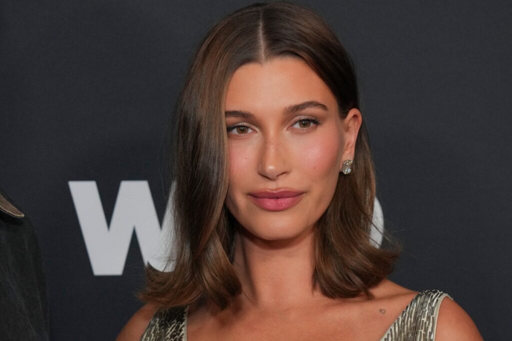 Hailey Bieber protagoniza campaña para la marca de moda de Justin Bieber