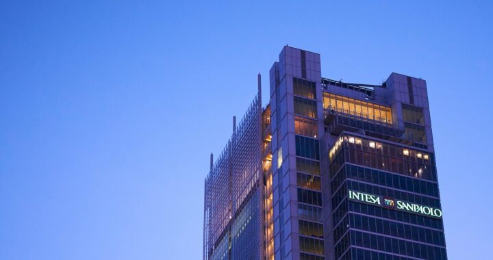 Gigante banco italiano Intesa Sanpaolo revela tenencias en ETF Bitcoin por USD $96 millones