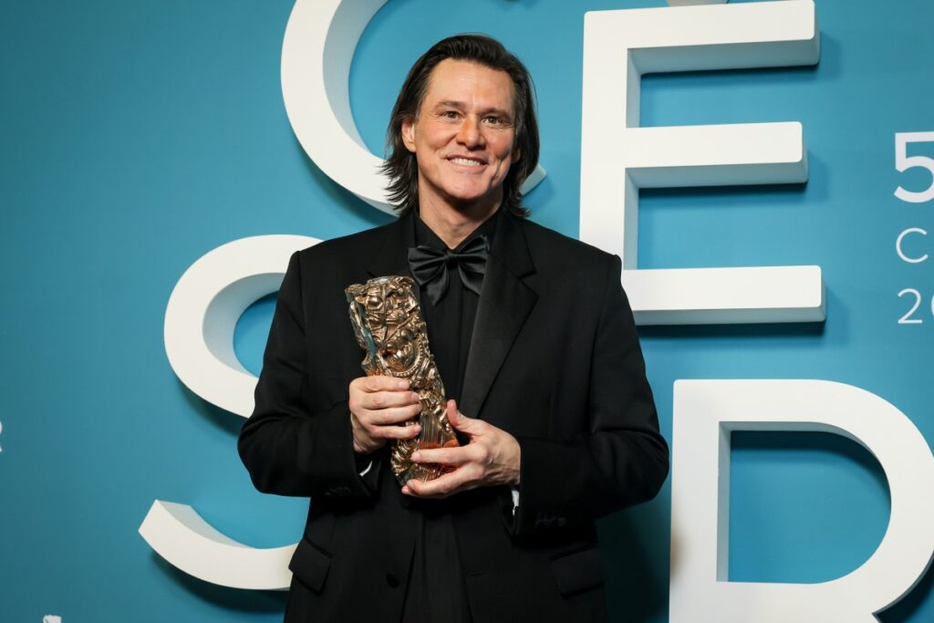 Jim Carrey pronuncia un emotivo discurso en francés al recibir el premio César