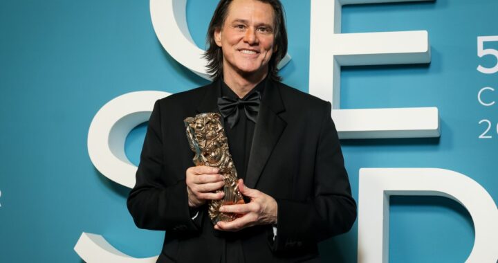 Jim Carrey pronuncia un emotivo discurso en francés al recibir el premio César
