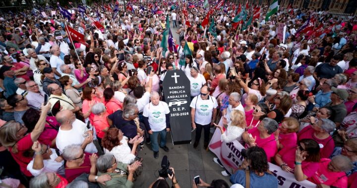 La Fiscalía de Andalucía archiva las denuncias por la crisis de los cribados de cáncer contra dos exconsejeros | Sociedad