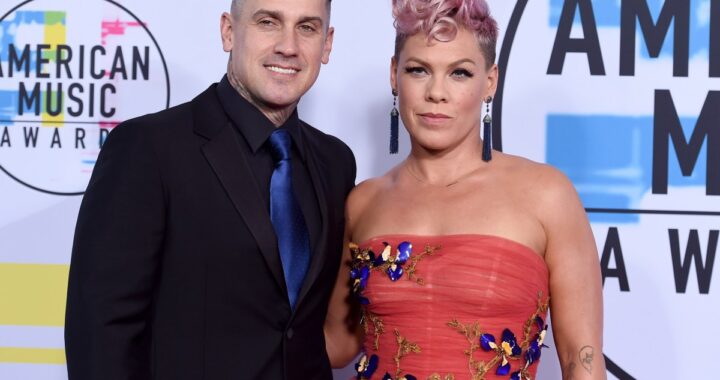 Pink niega que ella y su esposo Carey Hart estén en proceso de divorcio