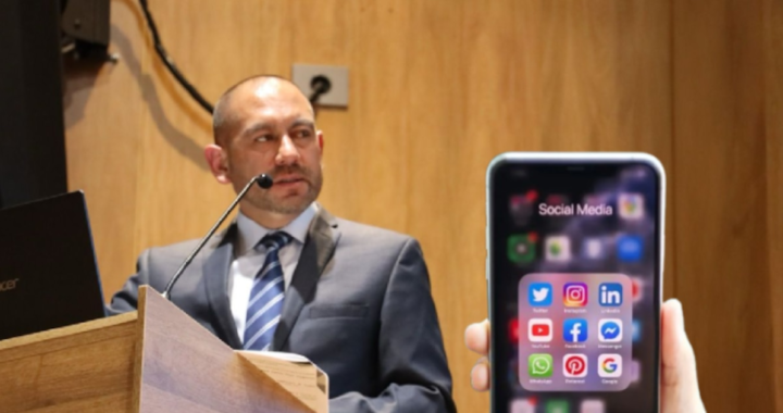 Redes sociales, el nuevo campo de batalla de la campaña presidencial en ColombiaEl avance de la conectividad y la necesidad de optimizar recursos impulsan a los candidatos a priorizar la campaña en redes sociales, modificando la forma de hacer política en el país